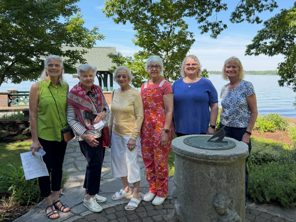 Landscapers enjoy a day out exploring Kellogg Manor Gardens. Photo credit: Kathy Kienle